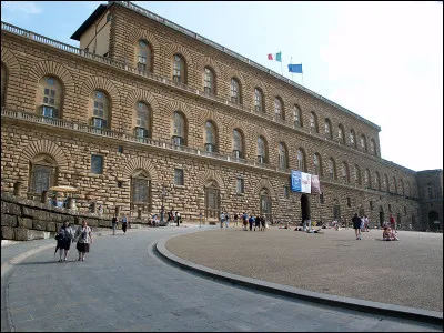 Dans quelle ville italienne se situe le palais Pitti ?