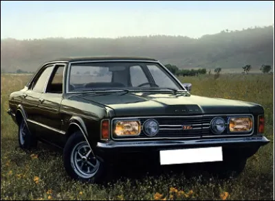 Quelle est cette berline tricorps allemande ?