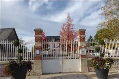 Commune du Centre-Val-de-Loire, dans l'arrondissement de Châteaudun, Logron se situe dans le département ...