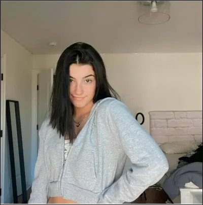 Quand Charli a-t-elle eu Tik Tok ?