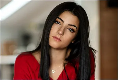 Depuis quel âge Charli fait-elle de la danse ?