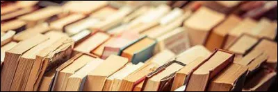 Dans "Harry Potter et la Coupe de Feu", quel personnage trouve que sa tenue de bal sent comme sa grand-tante ?