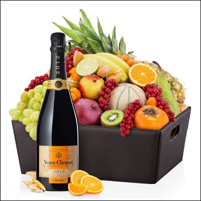 Voici la coupe de fruits. Quel est celui dont le parfum prédomine ?