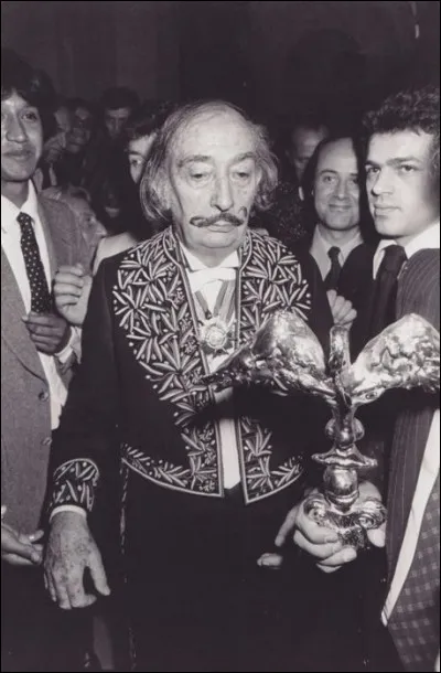 De quel titre de noblesse le roi d'Espagne, Juan Carlos, le nomme-t-il ?