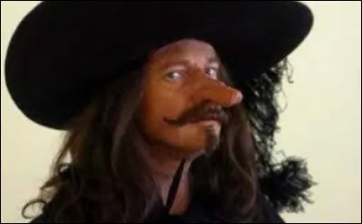 « Mais il doit tremper dans votre tasse
Pour boire, faites-vous fabriquer un hanap ! » 
De quelle pièce de théâtre est extraite la " tirade du nez" ?