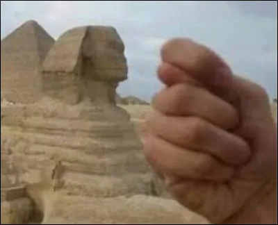 En quelle période, soit-disant, le Sphinx, dans la vallée de Gizeh, a-t-il perdu son nez ?