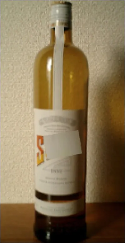 Quelle est cette liqueur de gentiane apéritive amère de couleur dorée ?