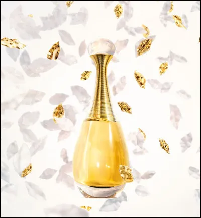 Je ne vous donne pas son nom, à vous de reconnaître le gracieux flacon qui contient le parfum dont la note de tête est la mandarine, mais pour qui ?