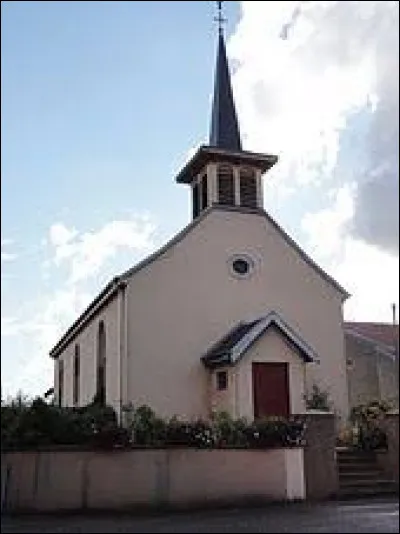 Nous sommes dans le Grand-Est, devant l'église Saint-Martin de Moncel-lès-Lunéville. Commune à quelques kilomètres de Lunéville, elle se situe dans le département ...