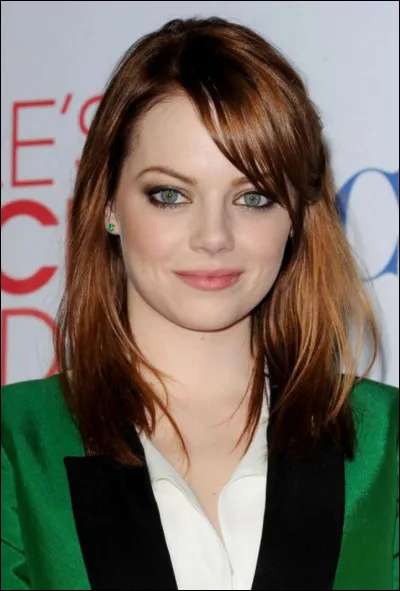 Le nez d'Emma Stone est...
