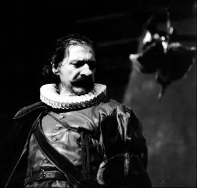 Acteur né en 1938. Il fut Cyrano à deux reprises au théâtre, en 1984 sous la direction de Jérôme Savary, et en 1997 sous celle du metteur en scène italien Pino Micol.
Indice : "L'Homme du Picardie".