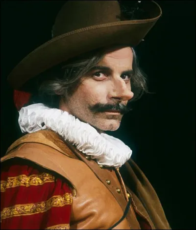 Acteur né en 1949. S'il y a bien un acteur à qui on pense lorsqu'on évoque Cyrano c'est bien lui. Il joua le rôle plus de 500 fois au théâtre. C'est un acteur à la carrière théâtrale impressionnante. Il joua également dans le célèbre film de Jean-Paul Rappeneau mais dans le rôle du comte De Guiche.