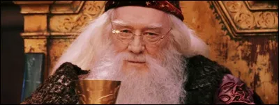 Quand Albus Dumbledore arrive à Privet Drive, combien de fois actionne-t-il son Déluminateur ?