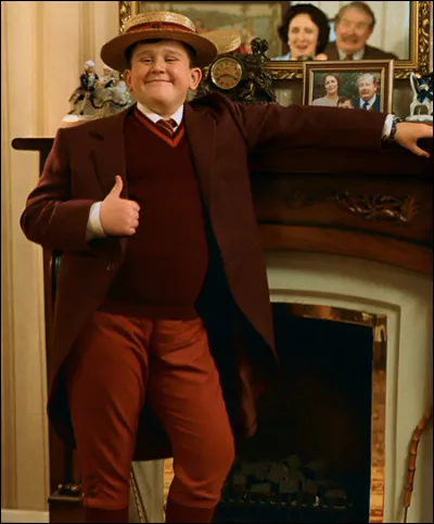 Combien de cadeaux sont posés sur la table pour l'anniversaire de Dudley Dursley ?