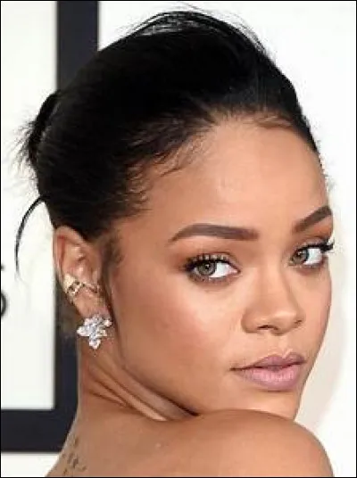 Lequel de ces parfums a été créé par Rihanna ?