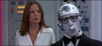 En quelle année Monroe est-il ramené à la vie dans "Woody et les Robots" ?