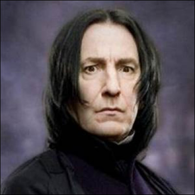 Severus Rogue a toujours été critiqué pour "son gros nez gras" ; quelle matière a été enseignée par ce célèbre Serpentard pendant plus de trois ans ?