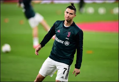 Ronaldo doit aller au Portugal le jour suivant le jeudi.
Quel jour devra-t-il y aller ?
