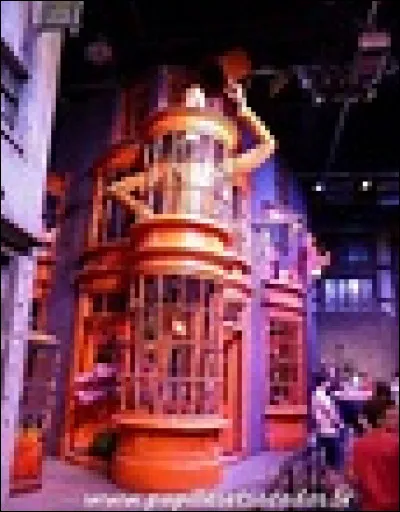 Quel est le nom du magasin de farces et attrapes de Fred et de George ?