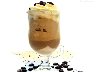 Quels parfums de glace (ou quel parfum) permettent d'obtenir le café liégeois, selon sa vraie recette ?