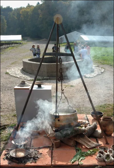 Lequel de ces ustensiles de cuisine, ne faisait pas partie de l'équipement de la ménagère gauloise ?