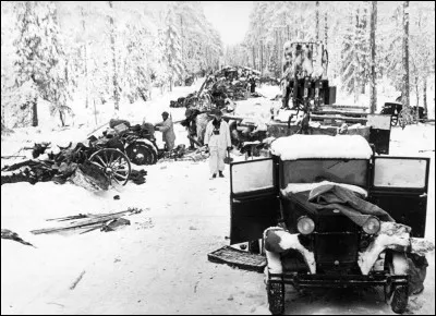 Les Soviétiques poursuivent leur progression jusqu'au 21 décembre quoi que plus lentement. Parallèlement, au 26 décembre, l'arrivée de renforts finlandais (deux régiments) permet aux défenseurs d'accentuer leur pression. Les Soviétiques sont stoppés, puis repoussés.
Quand les Finlandais reprirent-ils le village de Suomussalmi ?