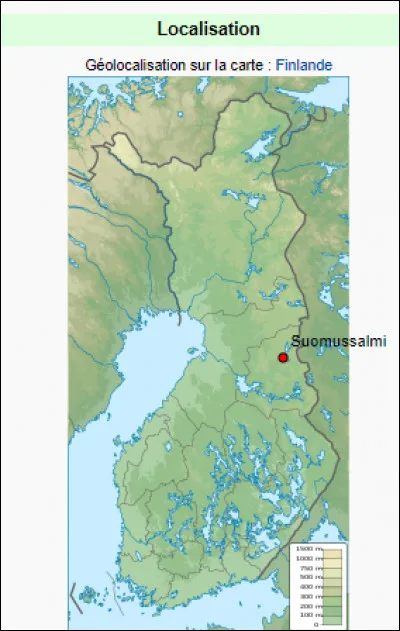 Les Soviétiques atteignirent le village de Suomussalmi et les Finlandais furent repoussés le 7 décembre 1939. Qu'ont fait les finlandais avant de partir ?