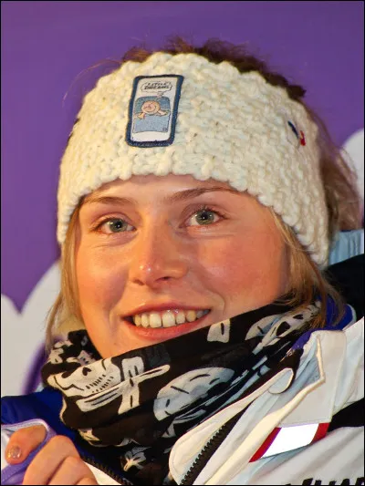 De quelle épreuve la skieuse Tessa Worlay est-elle spécialiste ?