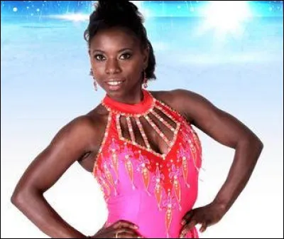 Quelle figure Surya Bonaly a-t-elle été la 1ère patineuse à réaliser en compétition ?