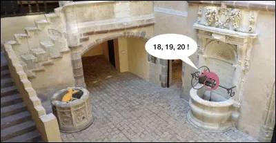 Notre emblème a vu passer les cyclistes et a trouvé une femelle à son goût. Que font-ils ?