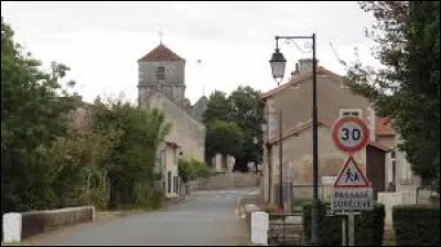 Vous avez sur cette image l'église Saint-Martin de Brux. Commune Viennoise, elle se situe dans l'ancienne région ...