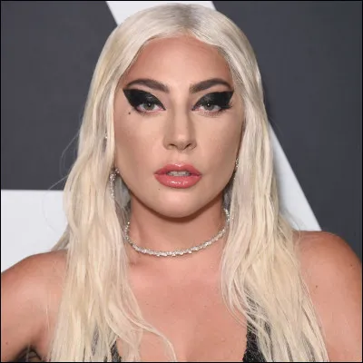 Il y a cinq jours je suis tombé nez à nez avec cette dame, par contre son nom je ne m'en souviens plus. Pouvez-vous m'aider ?