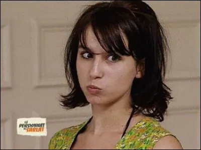 Comment s'appelle cette élève excentrique ?