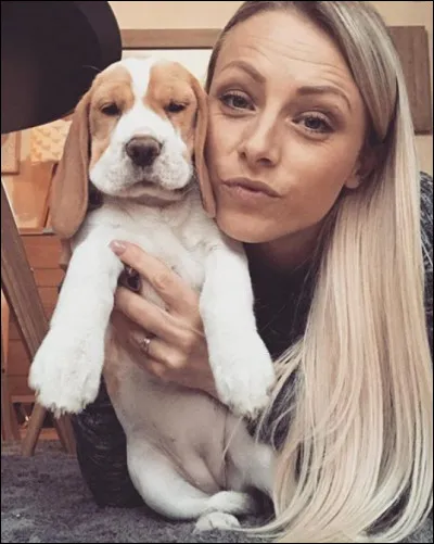 Comment s'appelle la chienne de la famille ?