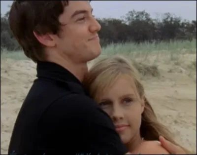 Dans quel épisode Emma sort-elle avec Ash ?