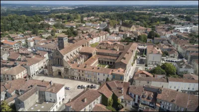 Petite ville de 5 000 habitants du département des Landes, située dans la vallée de l'Adour, en bordure de la Chalosse :