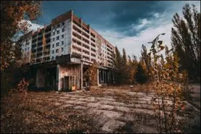 Comment appelle-t-on une ville qui a été abandonnée par ses habitants ?