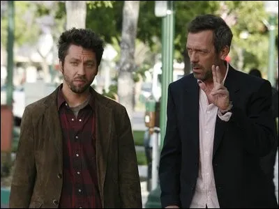 Dans quelle saison House a-t-il engagé un détective pour espionner son meilleur ami et au passage, sa patronne et son équipe ?