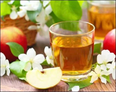 Dégustez le miel comme dans les concours.
Après l'examen visuel et l'examen olfactif arrive le moment le plus gourmand : écrasez le miel entre votre langue et votre palais pour distinguer tous les arômes puis avalez lentement.

Petite astuce pour sauvegarder l'intégralité de votre potentiel gustatif avant la dégustation d'un nouveau miel : rincez-vous la bouche avec un verre d'eau plate et...