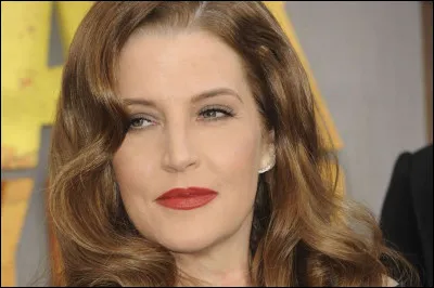 En quelle année se marie-t-il avec Lisa Marie Presley ?