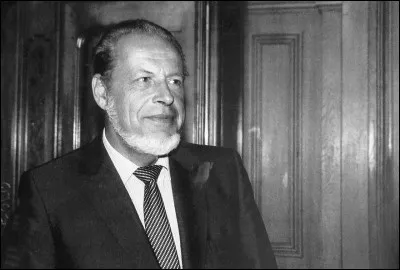 Fait souvent passer ses victimes à la trappe, c'est le...