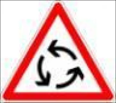 Je veux aller tout droit, je dois me placer dans le giratoire...