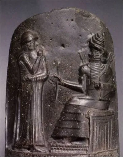 Il règne sur Babylone vers 1780 avant J-C. Il est célèbre par le texte de lois, gravé sur une stèle, en écriture cunéiforme et en langue akkadienne, qui porte son nom. Qui est ce roi ?