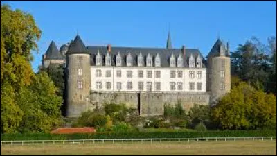 Je vous propose de partir à la découverte du château de Beaupréau. Ancienne commune des Pays-de-la-Loire, dans les Mauges, elle se situe dans le département ...