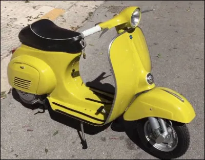 Quelle est cette ligne de scooter brevetée depuis1946 et fabriquée par la marque italienne Piaggio ?