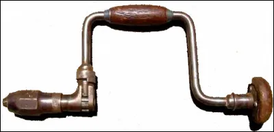 Quel est cet outil manuel qui permet de percer des trous ?