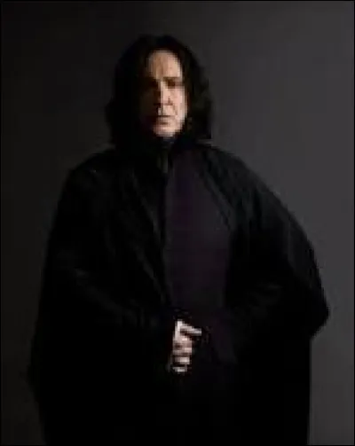 Top 3 : Severus Rogue
Pourquoi Voldemort ordonne-t-il à Nagini de tuer Rogue ?