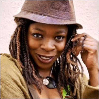 Dans quelle chanson Princesse Erika parle-t-elle d'un petit ami loin d'être idéal ?