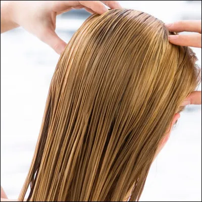 Quelle est sa couleur de cheveux ?