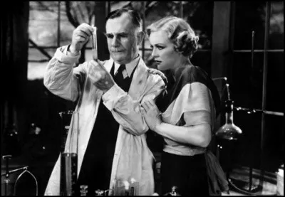 Quel est ce film de 1933, adapté du roman écrit par H. G. Wells en 1897, qui fait partie de la série des Universal Monsters et dont le succès a rendu Claude Rains très populaire ?